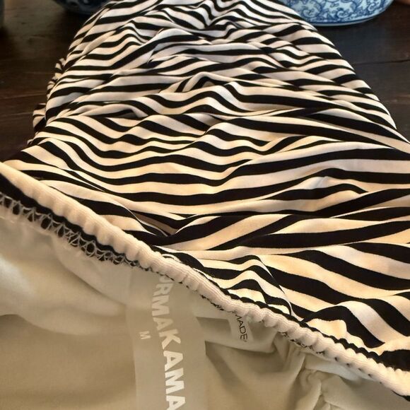 NWT NORMA KAMALI
Bill Mio Striped Ruched One-Piece Swimsuit - Picture 6 of 6